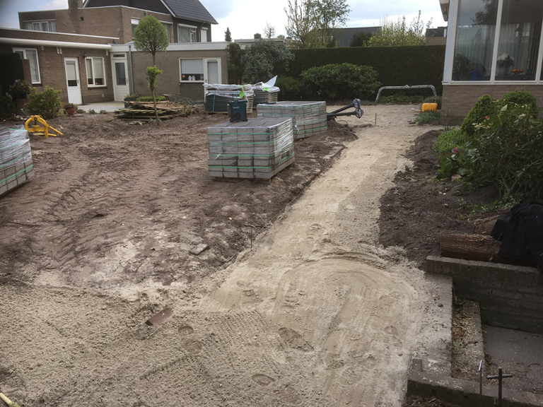 Snoeien tuinrenovatie aanleg terras bestrating