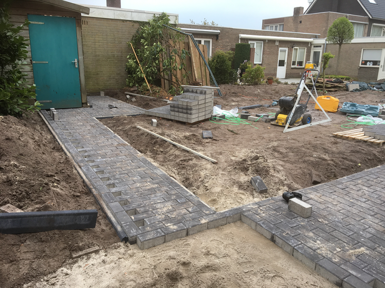 Snoeien tuinrenovatie aanleg terras bestrating